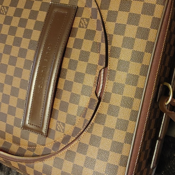 Lv carry on luggage - Picture 12 of 14